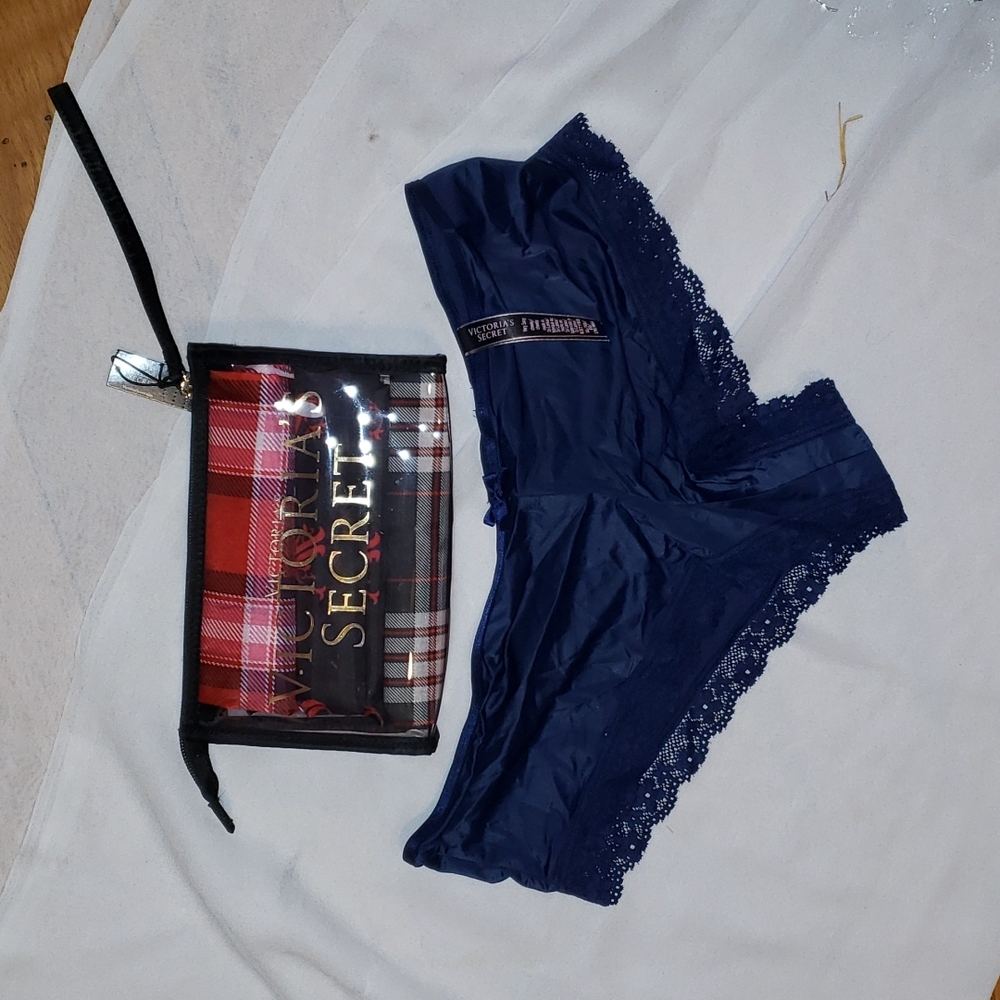 Victoria Secrets travel set & cheeky cheeky panty